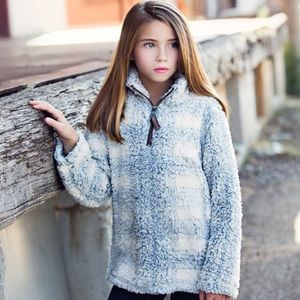 Youth small True Grit pullover